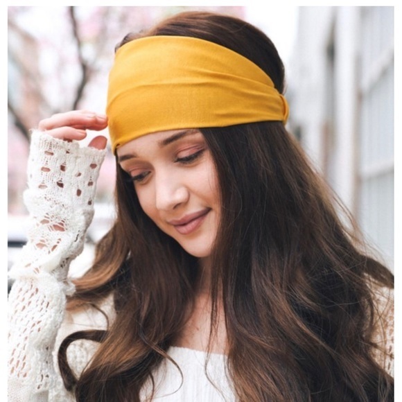 Boho Chic Batiste Wide Headband
Textured Satin-Black - Picture 8 of 9